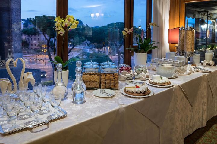 Breakfast/Coffee Service 103 of 128
