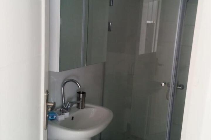 Room 2 of 39