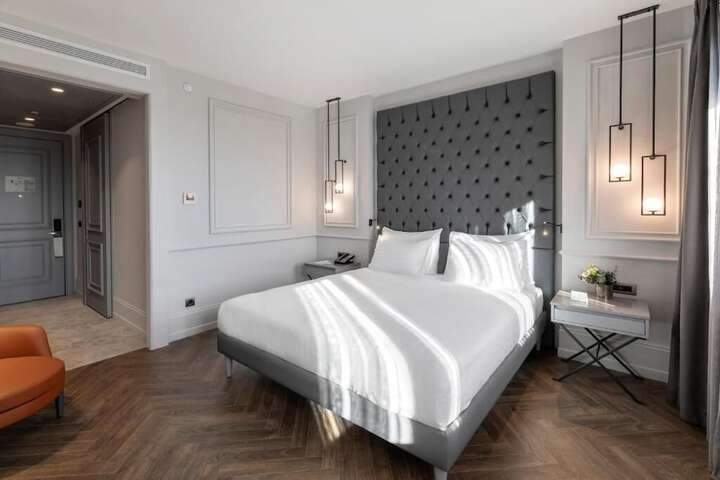 Room 34 of 126