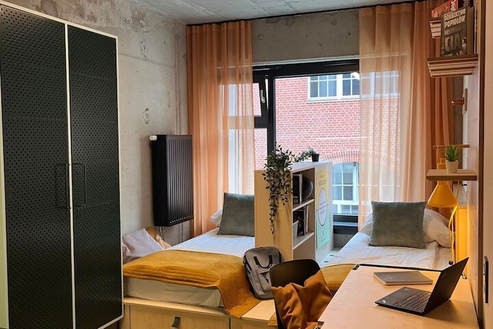 Room 9 of 31