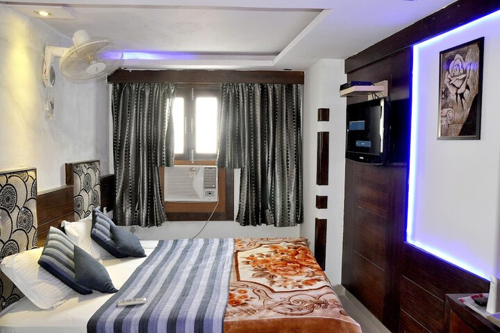 Room 5 of 27