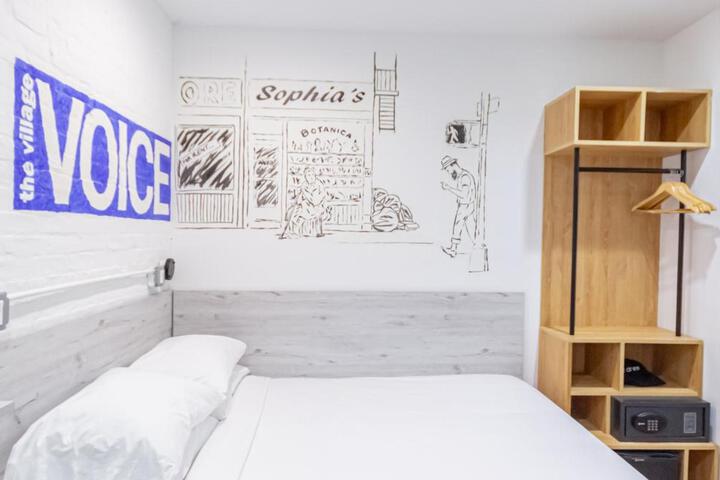 Room 33 of 71