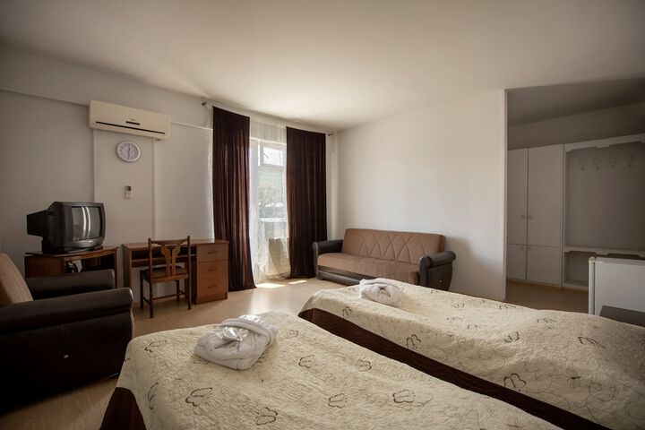 Room 4 of 18