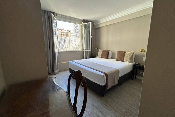 Room 51 of 76