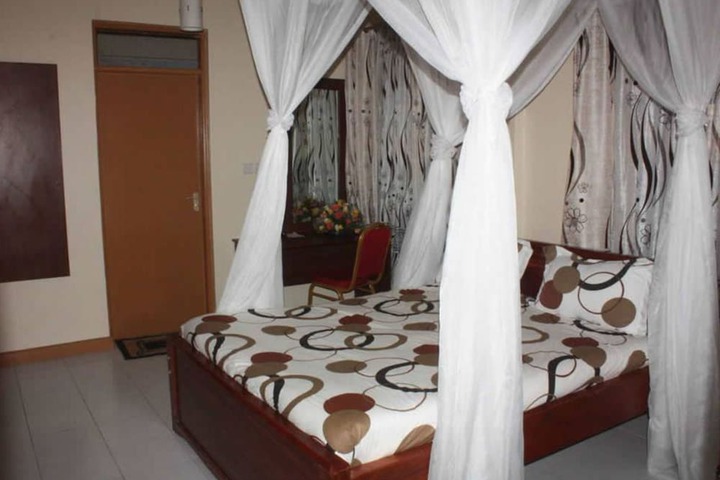 Room 3 of 6