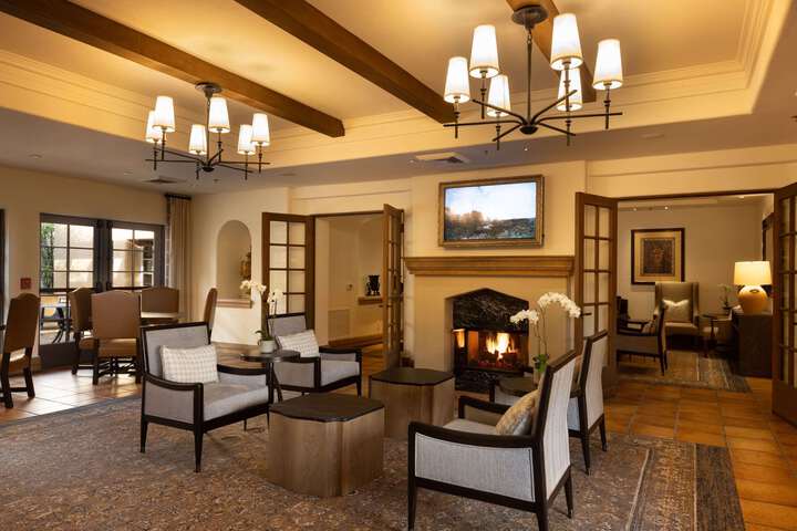 Lounge 5 of 20