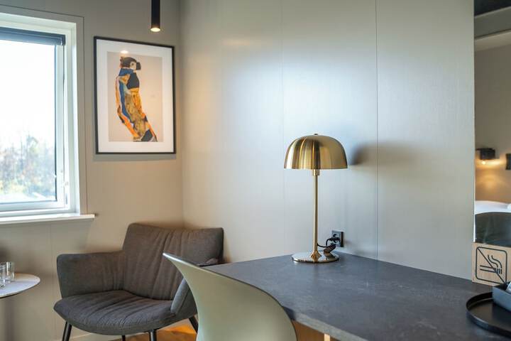 Room 11 of 48