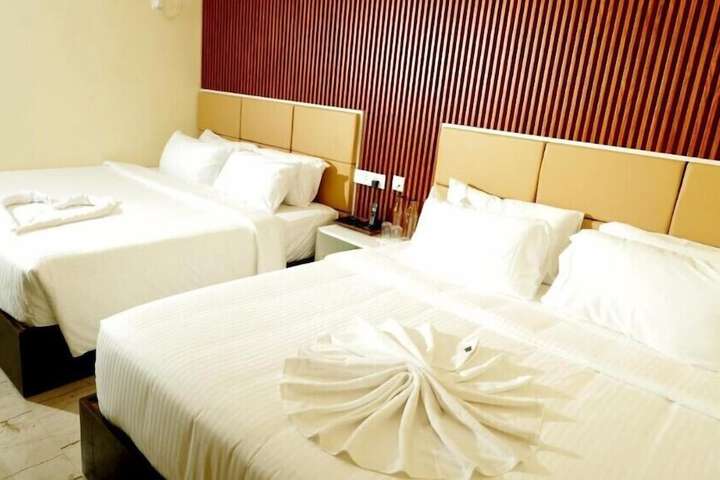 Room 8 of 10