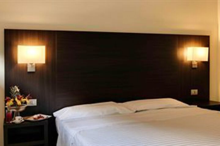 Room 7 of 34