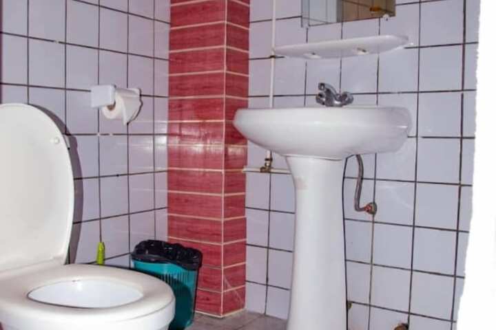 Room 9 of 12