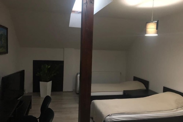 Room 21 of 32
