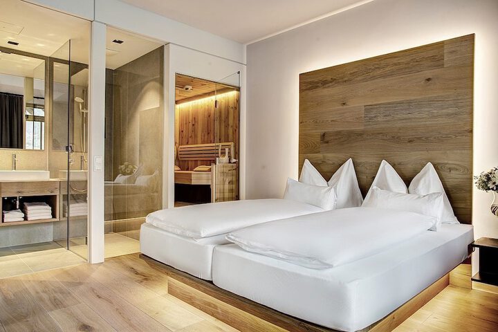 Room 6 of 26
