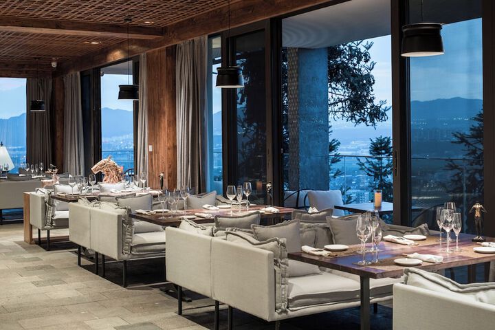Dining 88 of 153