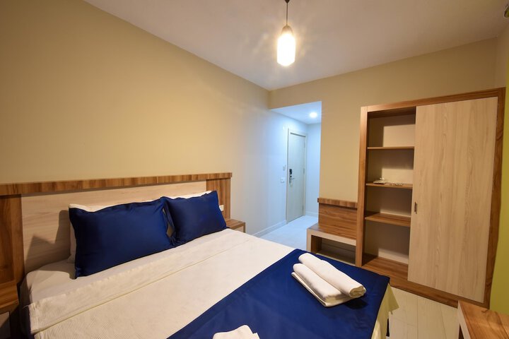 Room 5 of 24