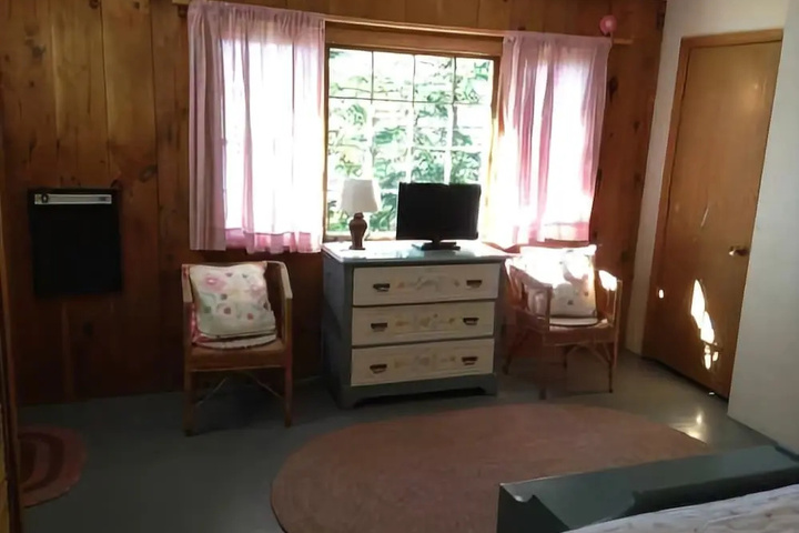 Room 4 of 10