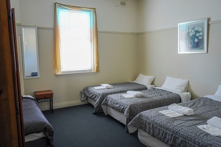 Room 6 of 18