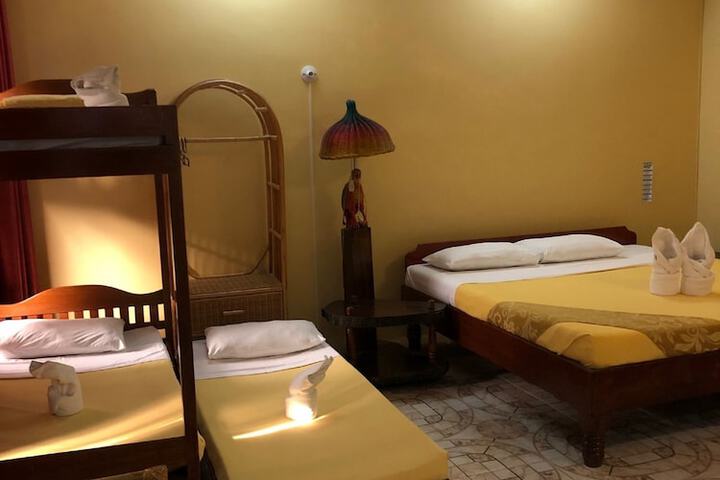 Room 25 of 185