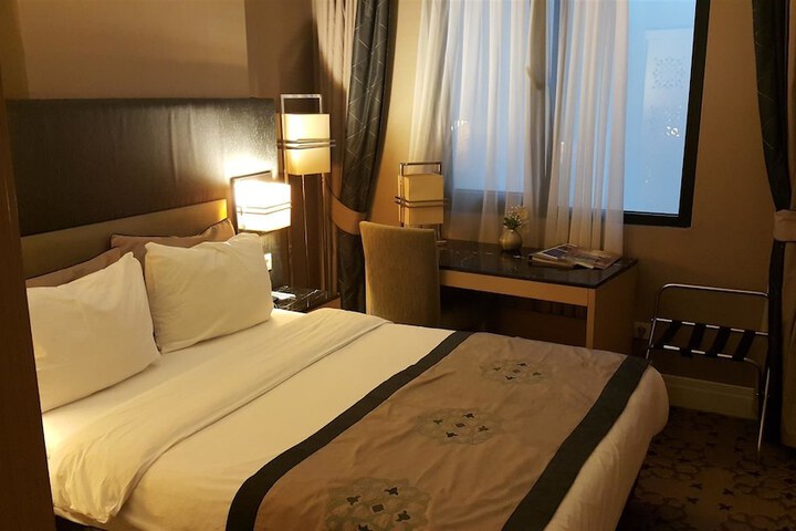 Room 6 of 52