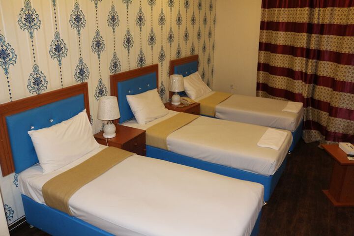 Room 10 of 16