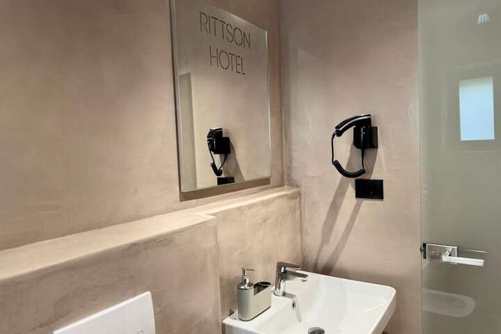 Room 63 of 95