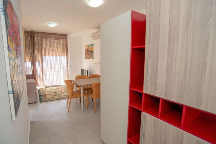 Room 14 of 163
