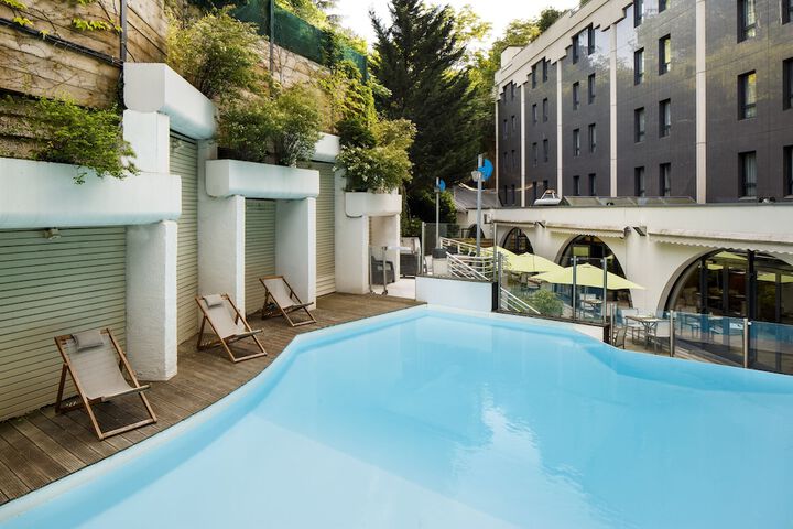 Hotel with Pool
