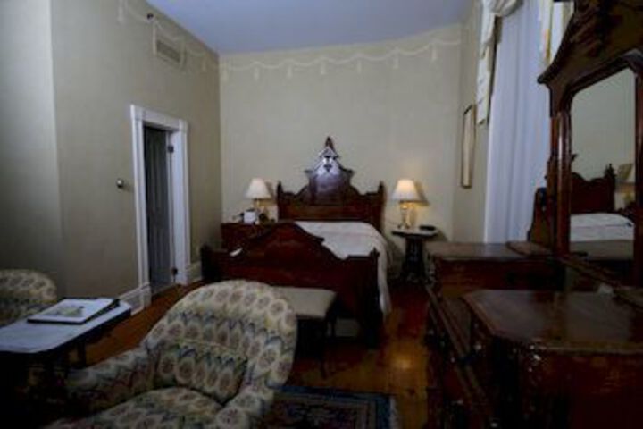 Room 4 of 15