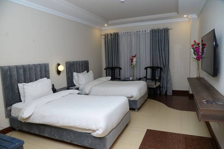 Room 12 of 30