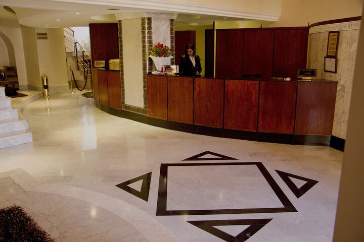 Entrance & Lobby