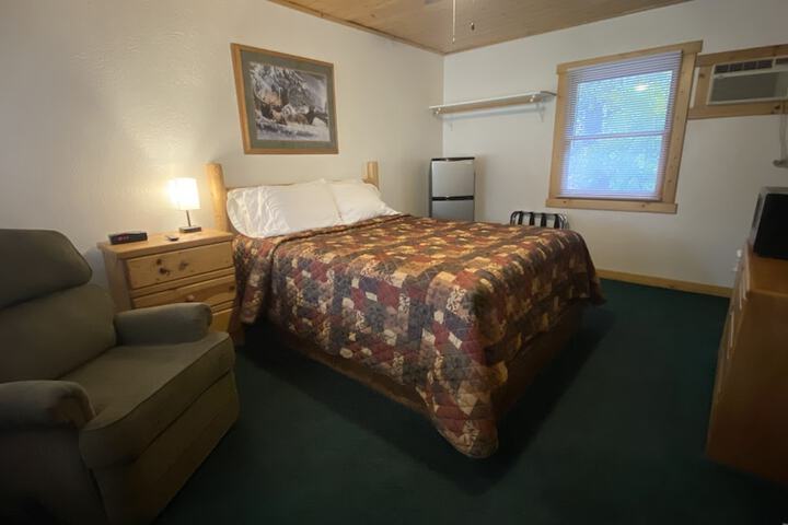 Room 2 of 5
