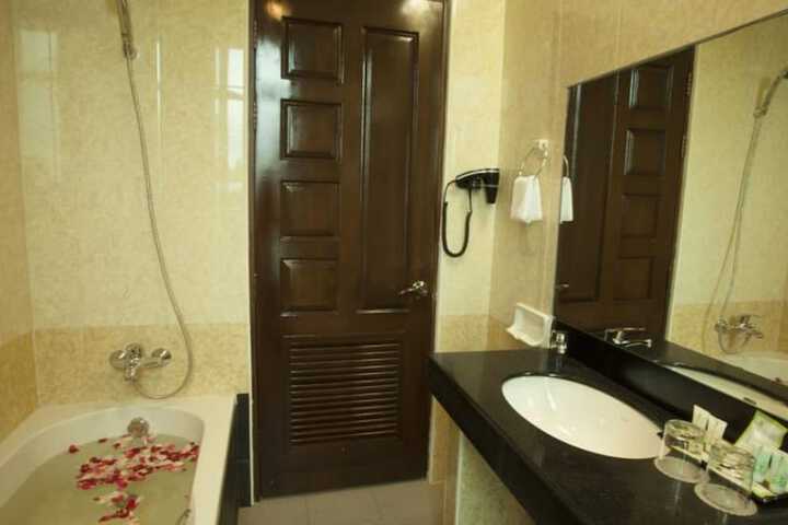 Room 25 of 63