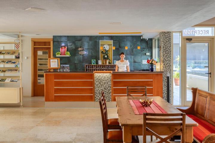 Entrance & Lobby