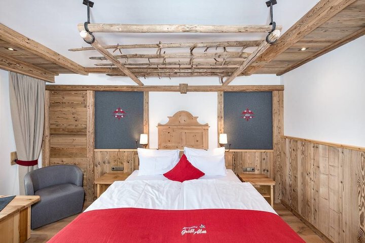 Room 2 of 67