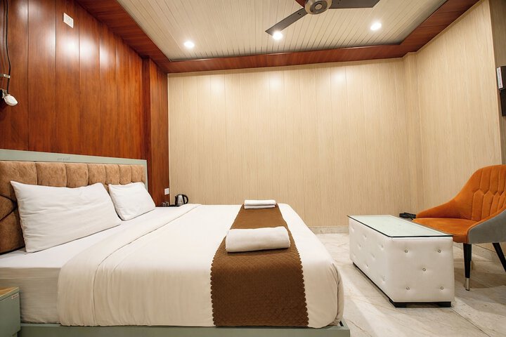 Room 3 of 18