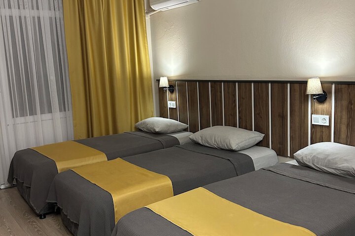 Room 32 of 103