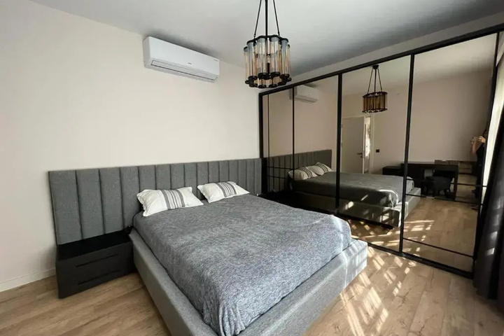 Room 2 of 17