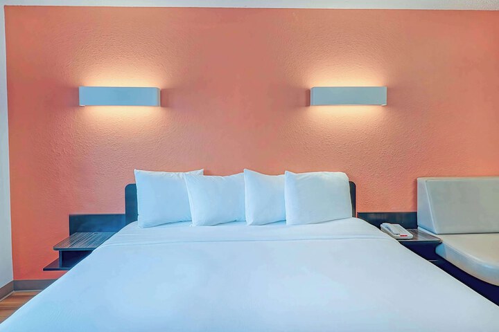 Room 21 of 36