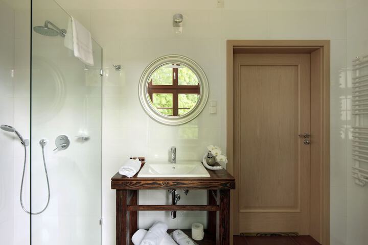 Room 15 of 34