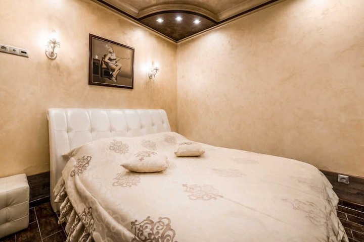 Room 5 of 94