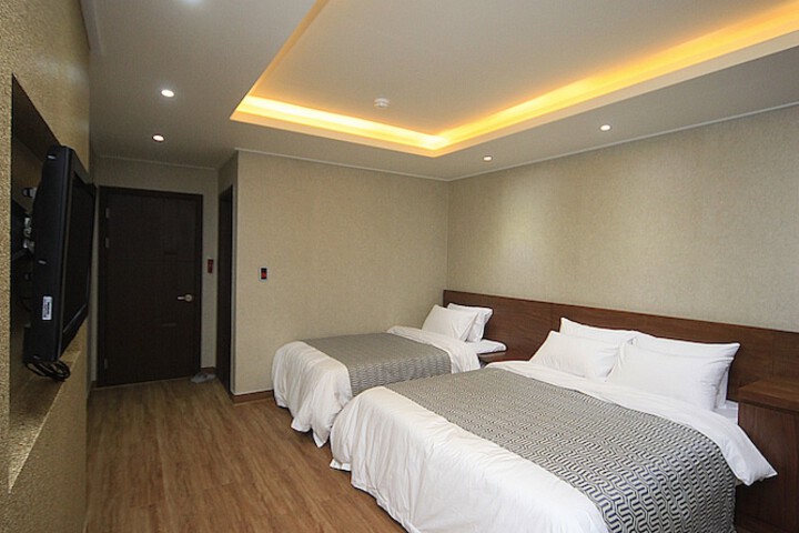 Room 13 of 119