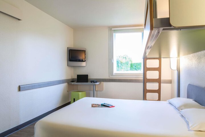 Room 16 of 42