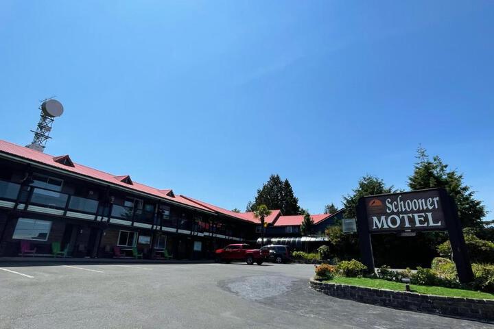 Exterior of Schooner Motel