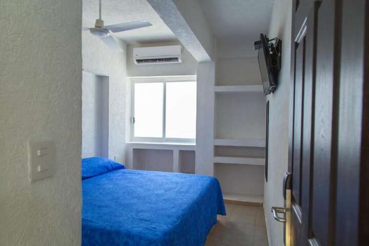 Room 4 of 15
