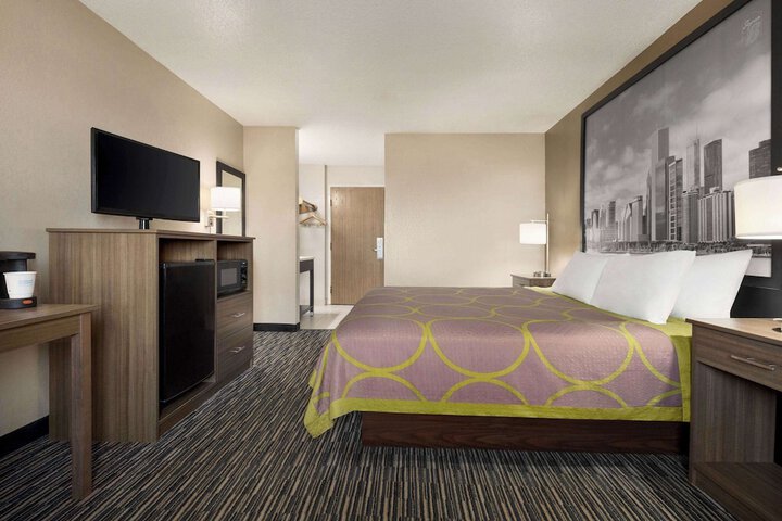 1 King Bed (9 of 9)