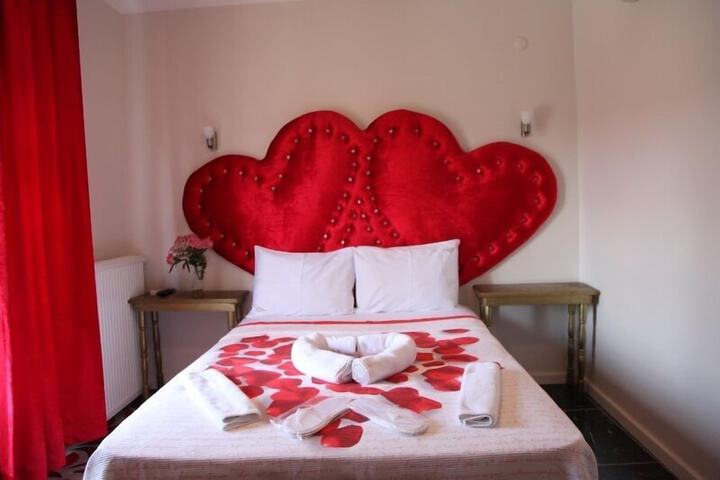 Room 2 of 18