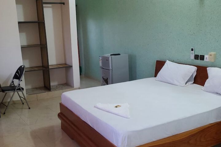 Room 7 of 18
