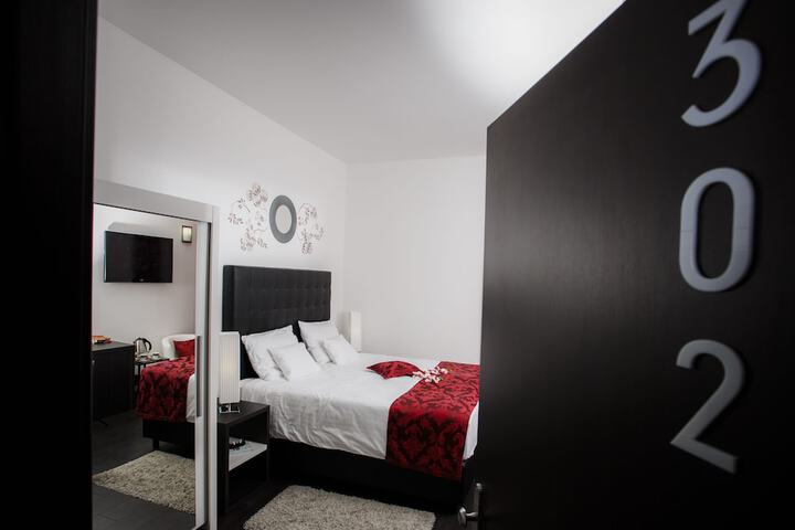 Room 10 of 131