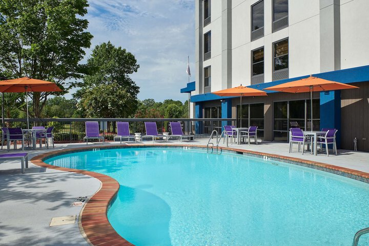 Hotel Pool