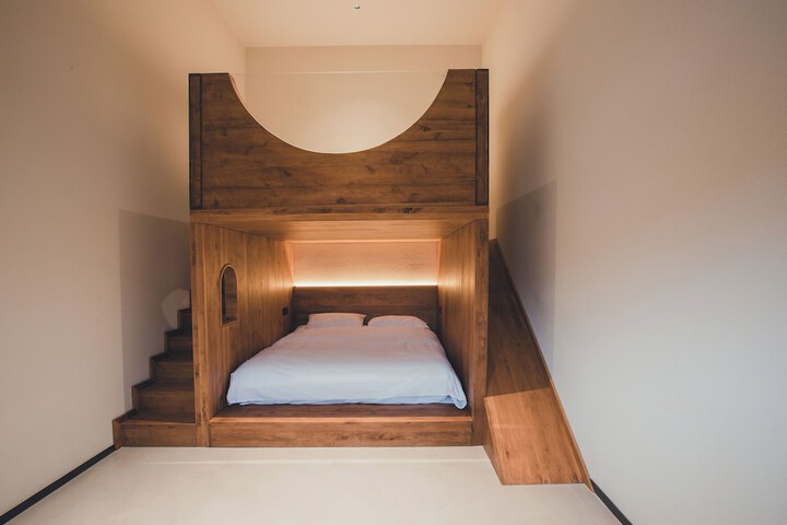 Room 16 of 115
