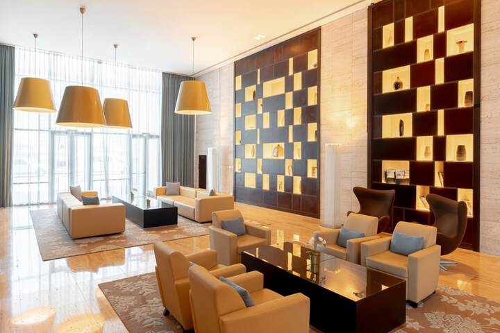 Entrance & Lobby